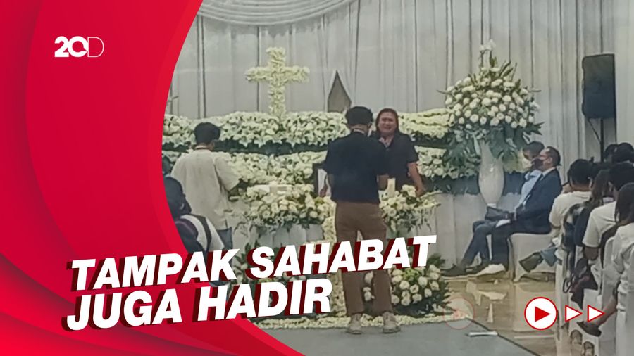 Ayah Gaga Muhammad Hadiri Prosesi Tutup Peti Laura Anna
