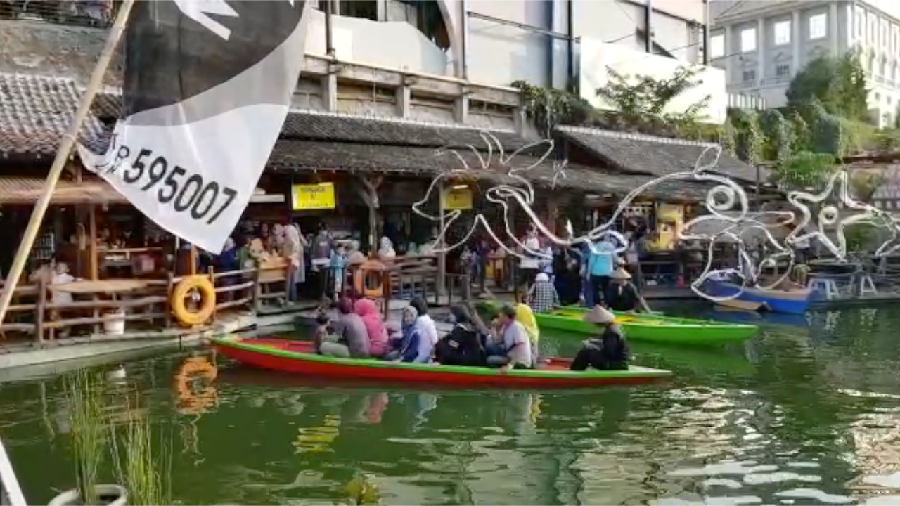 Sensasi Pasar Apung di Museum Angkut