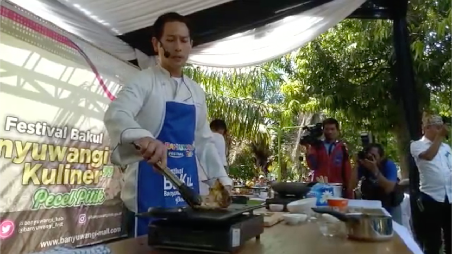 Chef Juna Promosikan Pecel Pitik di Festival Banyuwangi Kuliner