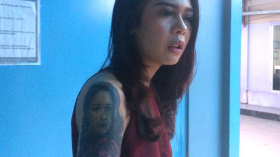 Nge-fans Berat, Fans Ini Bikin Tato Wajah Prilly Latuconsina