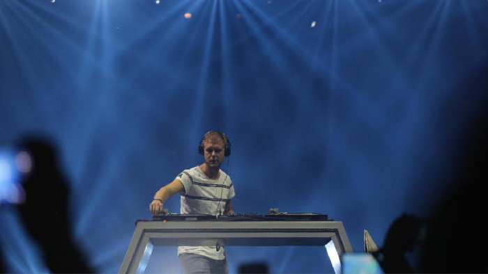 Penampilan Panas DJ Armin Van Buuren di Jakarta