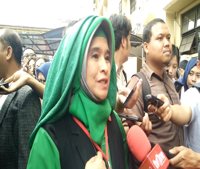 Ustazah Neno Warisman Jadi Saksi Ahli Bahasa Pelapor