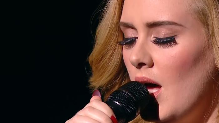 Suara Rusak, Adele Batalkan Tur Dunia
