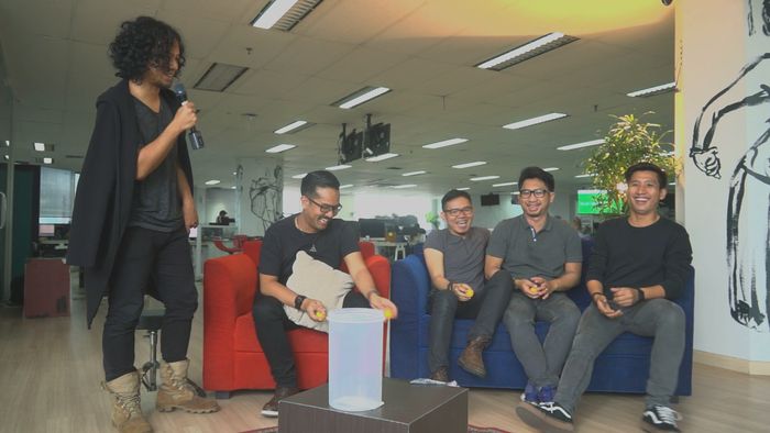 Game Lempar Bola Pingpong Bareng Samsons