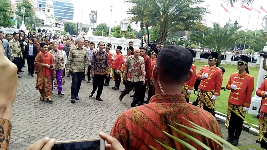 Ini Gaya Jokowi Sambut PM Singapura 