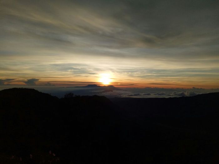 Menikmati Sunrise di Bromo dari Puncak Penanjakan