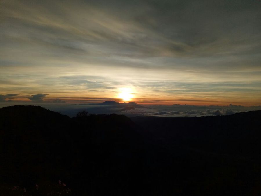 Menikmati Sunrise di Bromo dari Puncak Penanjakan