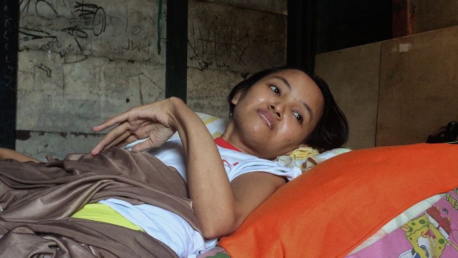Penyakit Misterius, Tulang Dwi Rentan Patah