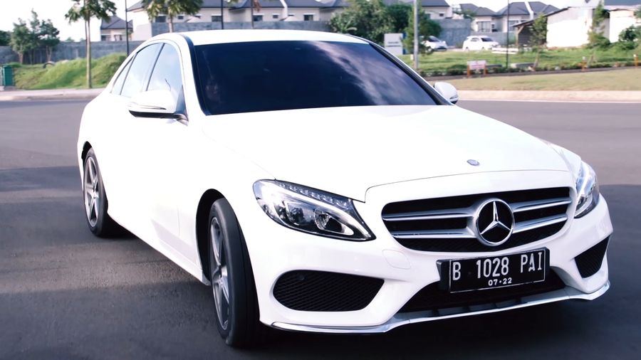 Mobil Mewah Ini Ternyata Jago Ngebut!
