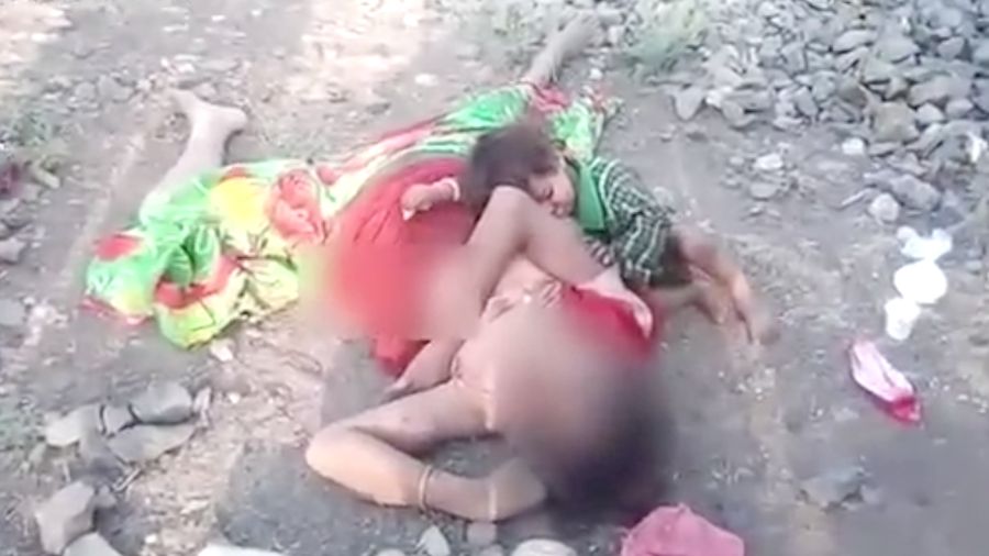 Video Sedih Batita Berusaha Menyusu pada Jenazah Ibunya