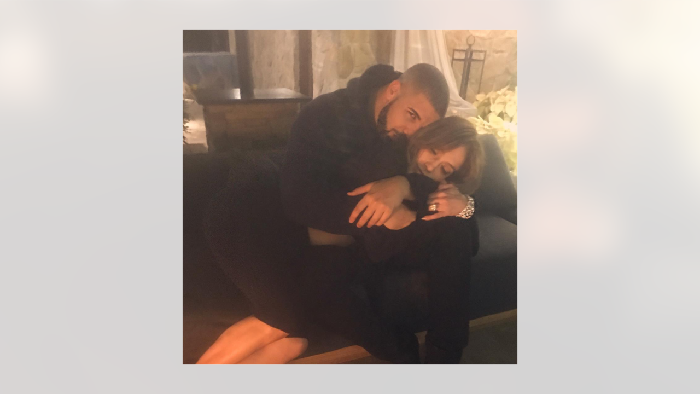 Mesra Banget, J.Lo dan Drake Resmi Pacaran?