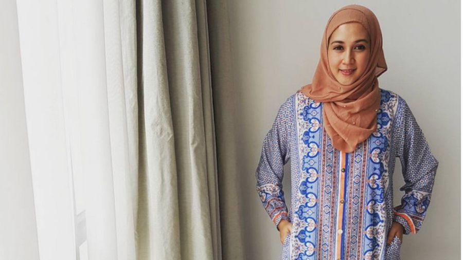 Dikabarkan Berseteru dengan Suami, Dina Lorenza Unggah Foto Ini