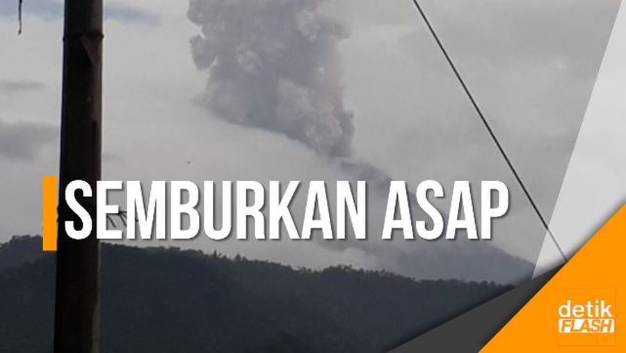 Penampakan Erupsi Gunung Agung Siang Ini