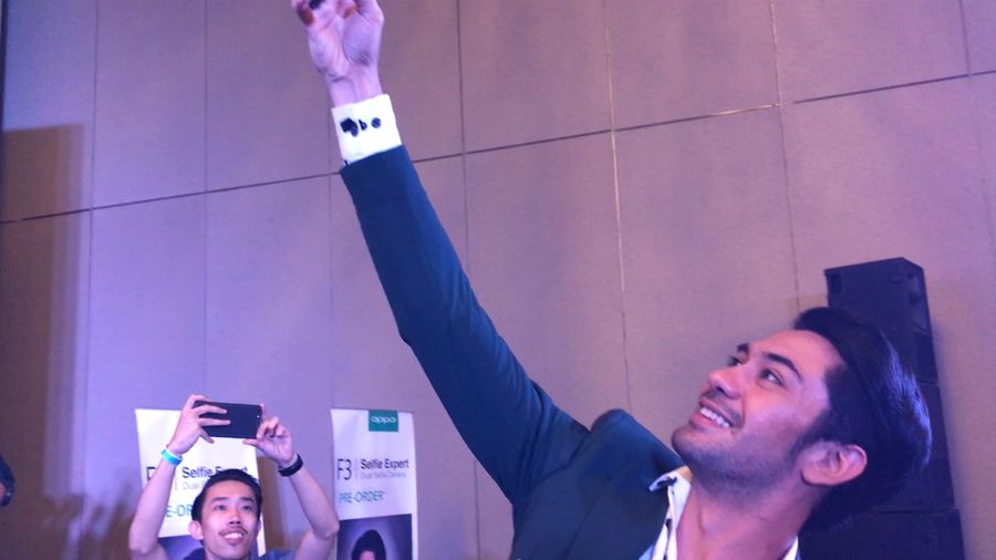 Oppo Luncurkan F3 Edisi Reza Rahadian