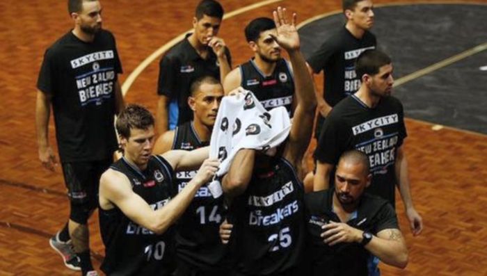 Mata Atlet Basket Ini Hampir Keluar Saat Bertanding