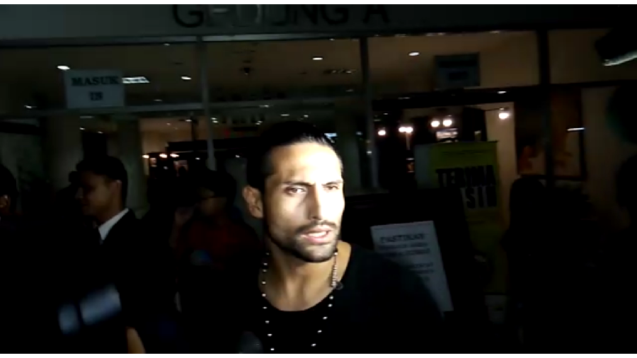 Gaston Setia Temani Julia Perez