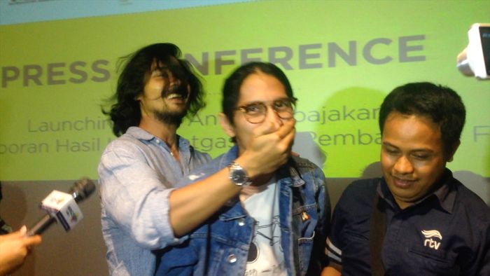 Nama Pacar Hendak Dibocorkan, Chicco Jerikho Bekap Angga Sasongko