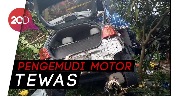 Bus Tabrak Motor dan Mobil di Bandung Barat