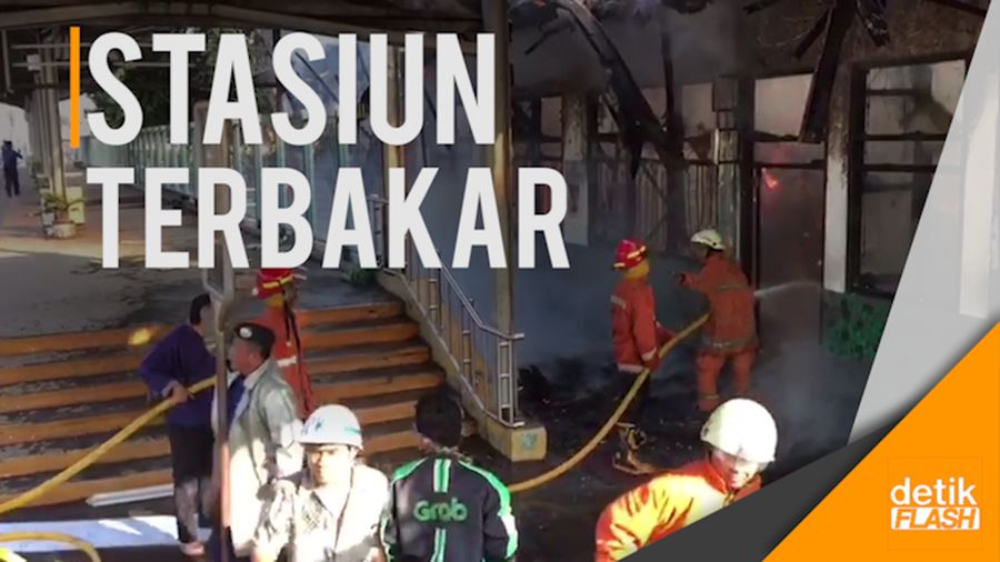 Stasiun Klender Terbakar Akibat Korsleting Listrik