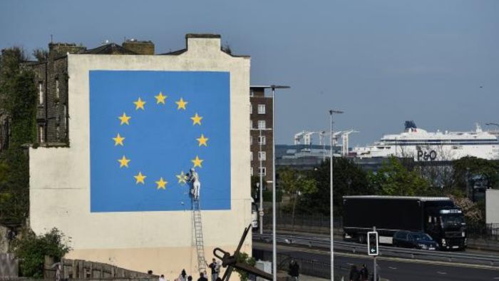 Mural Brexit Karya Banksy Viral di Sosial Media