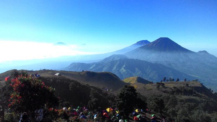 Naik Gunung Mampu Hilangkan Stres 