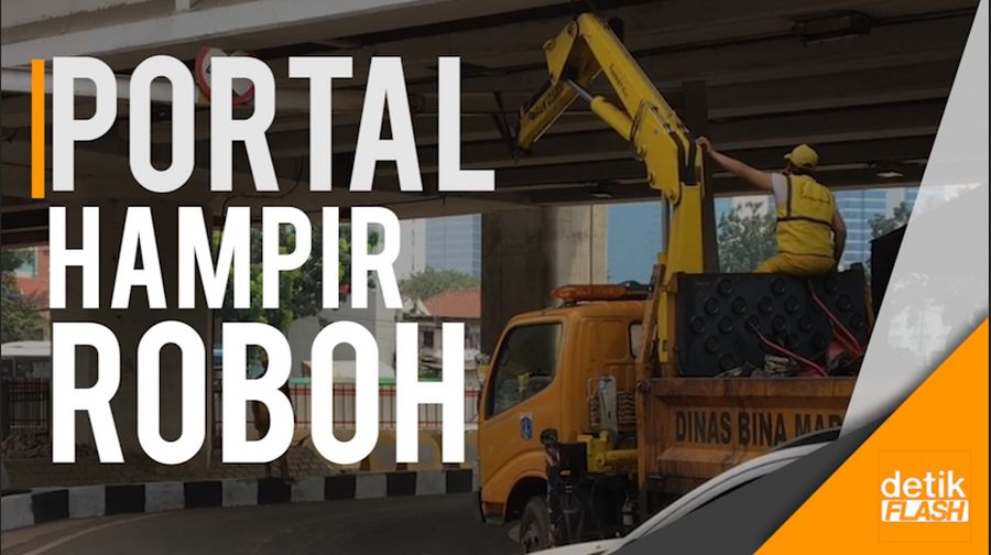 Hati-hati Melintas di Bawah Fly Over Tendean