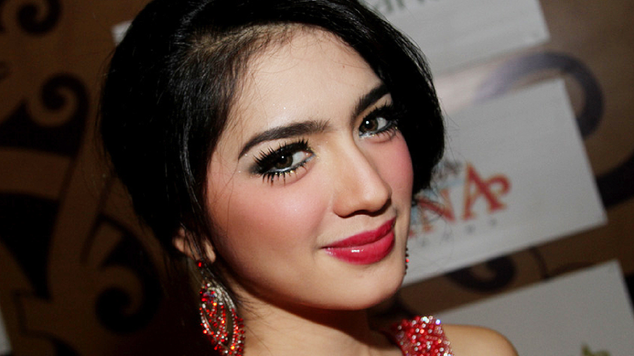 Bantahan Angel Karamoy Soal Liburan Bareng Pria Beristri