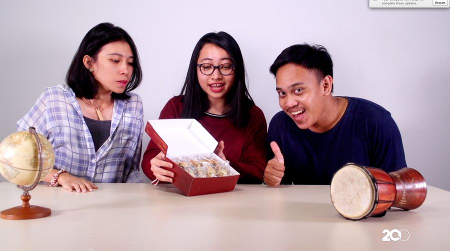 Unboxing Oleh-Oleh : Pia Legong
