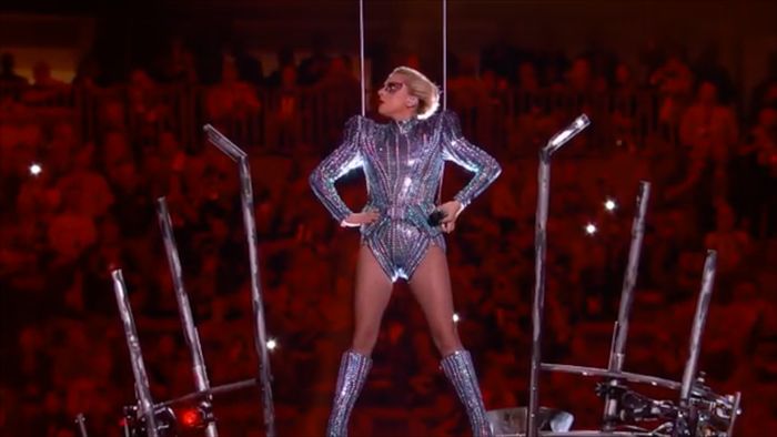 Penampilan Memukau Lady Gaga di Super Bowl 2017