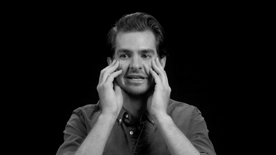 Andrew Garfield Cerita Bahagianya ke Disney Land Bareng Emma Stone
