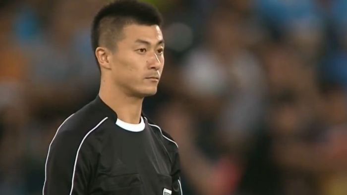 Kocak! Beredar Meme-meme Lucu Wasit Fu Ming di Piala AFF 2016
