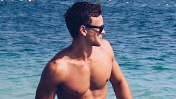 Traveler Ganteng dari Irlandia Ini Jadi Viral di Facebook