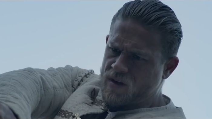 Charlie Hunnam Jawab Rumor Perankan Karakter James Bond