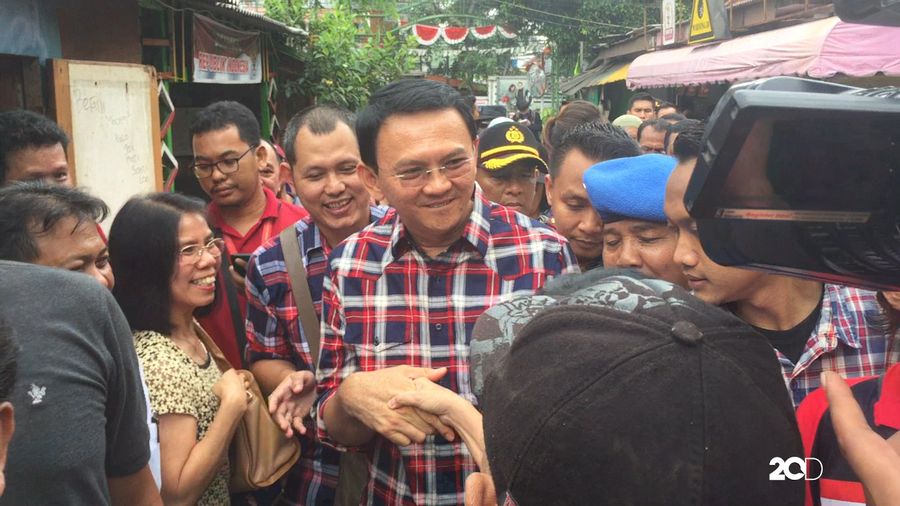 Ibu Ini Teriaki ‘I Love You’ ke Ahok dan Rela Tutup Toko
