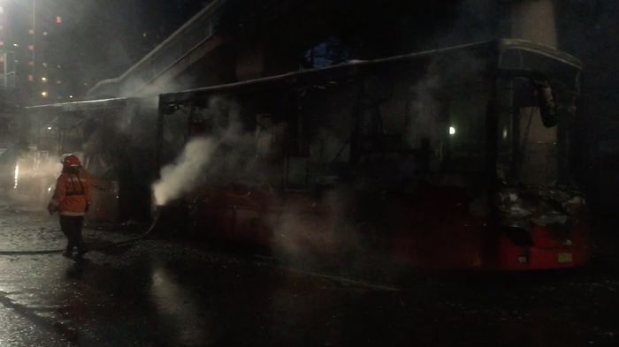 TransJ Terbakar, Gerobak Soto Ini Ikut Rusak