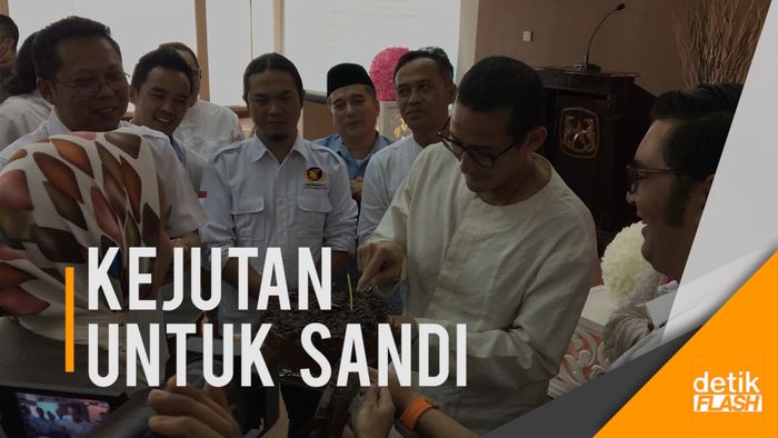 Datangi Halal Bihalal, Sandiaga Uno Dapat Hadiah Lukisan