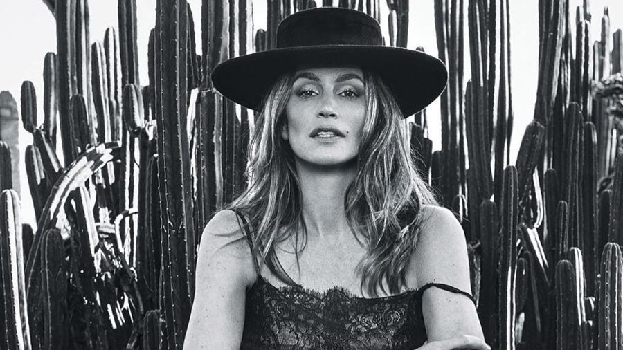 Cindy Crawford Punya Cara Unik dalam Merawat Kulitnya