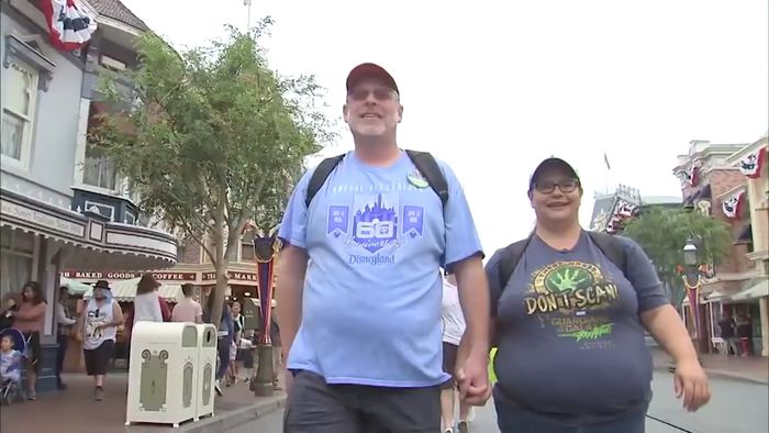 Kisah Unik Pria California Kunjungi Disneyland 2000 Kali