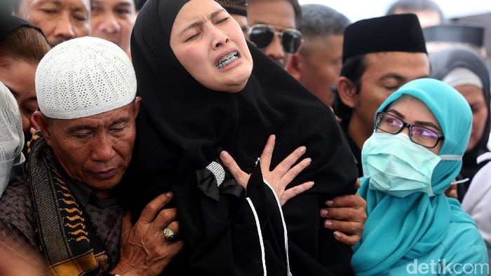 Haru di Pemakaman Korban Pembunuhan Pulomas