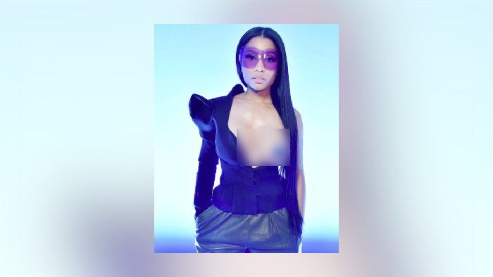Duh! Nicki Minaj Pamer Payudara di Paris Fashion Week