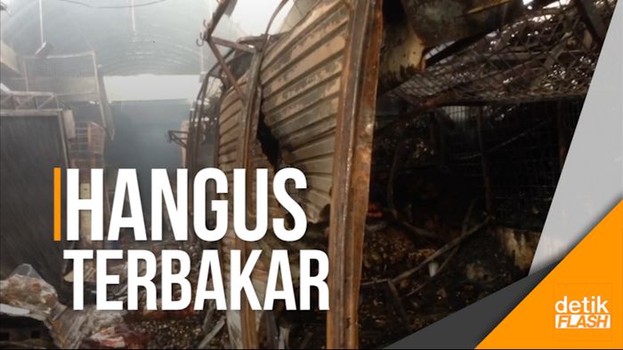 Melihat Puluhan Kios Pasar Induk Kramatjati yang Jadi Arang