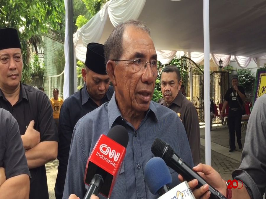 Max Sopacua Mengenang Tawa Sutan Bhatoegana 