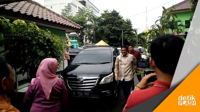 Hadiri Pernikahan Warga, Djarot Sumbang Lagu