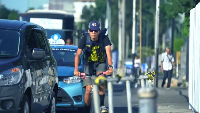 Bike Messenger Membelah Kemacetan Jakarta