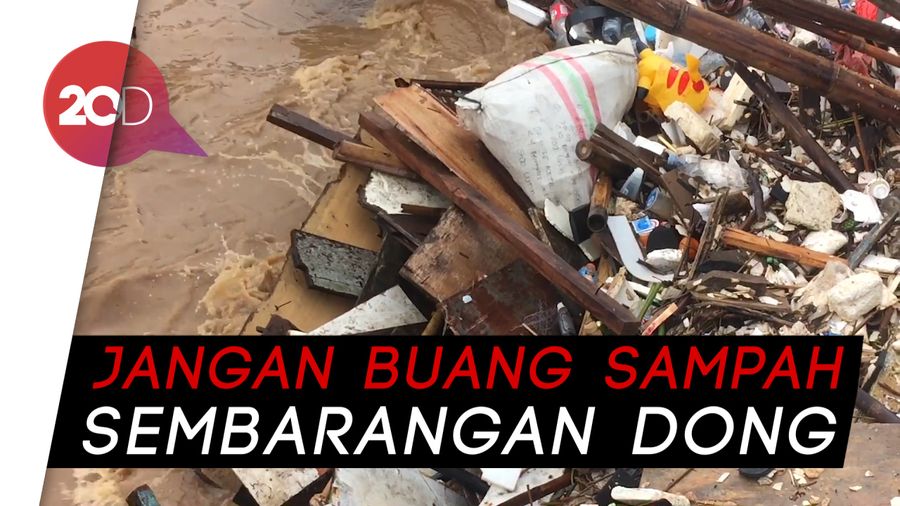 Sampah di Pintu Air Manggarai, dari Kayu hingga Kasur