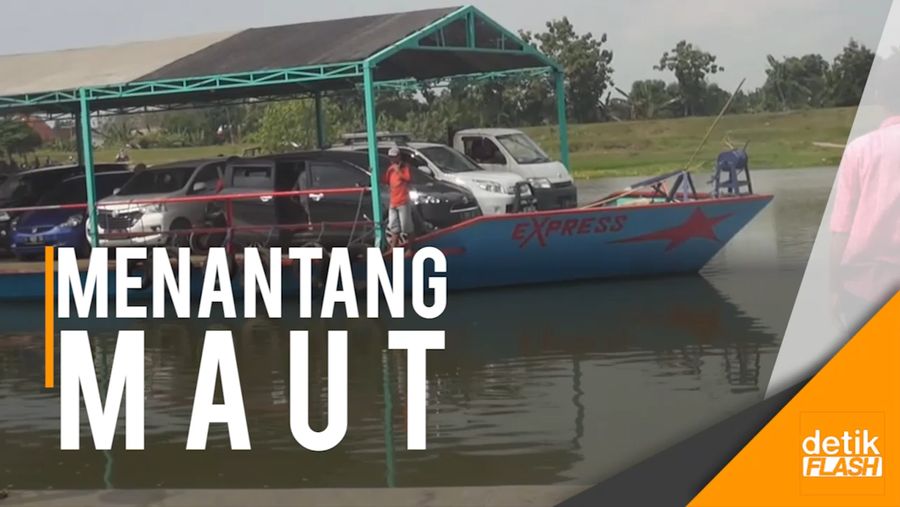 Naik Perahu Tambang: Penuh Risiko Tapi Cepat