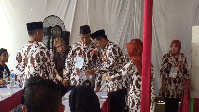 Melihat Keriuhan Saat Penghitungan Suara di TPS Megawati