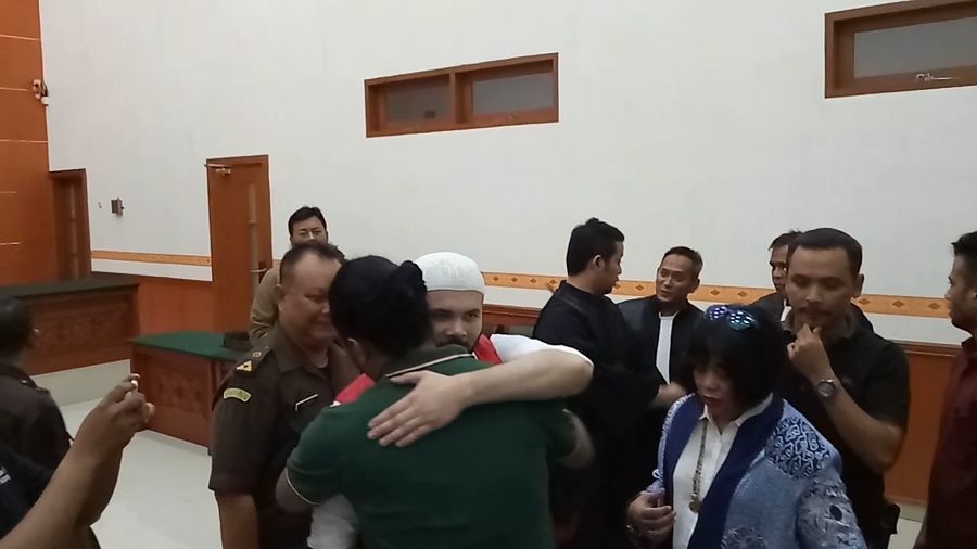 Tak Hadir di Persidangan Ridho, Rhoma Irama Selalu Berikan Dukungan 