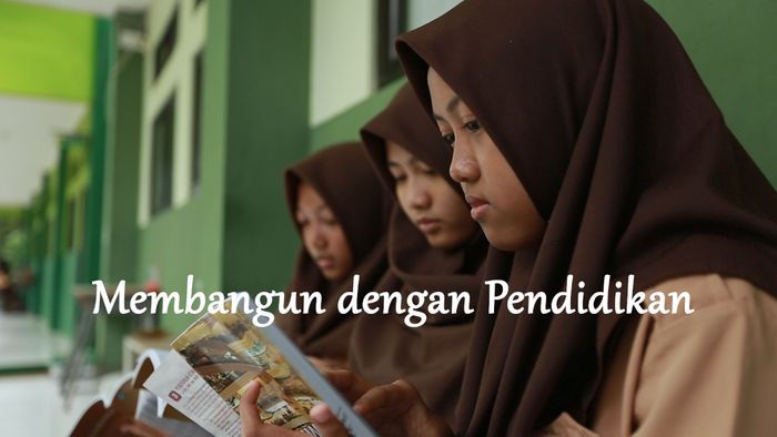 Membangun dengan Pendidikan