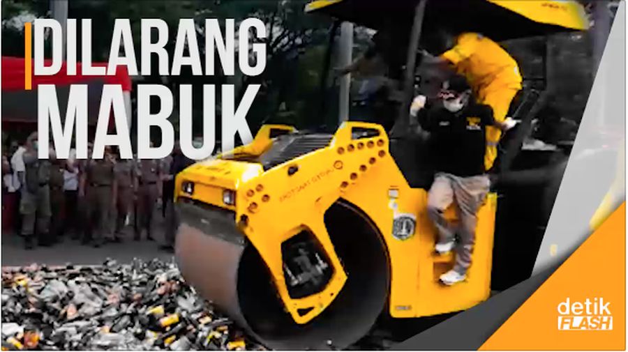 Ribuan Botol Miras Dimusnahkan Pemprov DKI